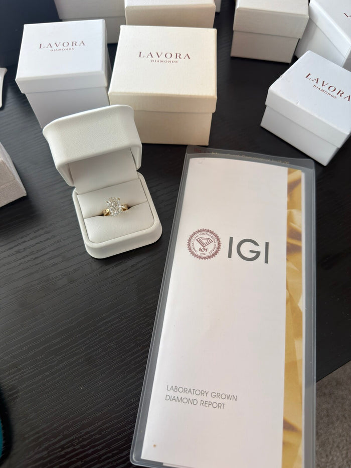 Lavora ring with its IGI laboratory grown diamond report