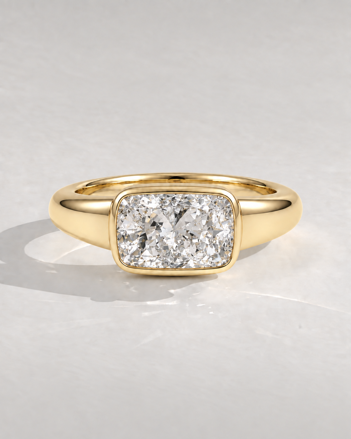 Solenne East-West Cushion Bezel in 14k yellow gold — design visualization